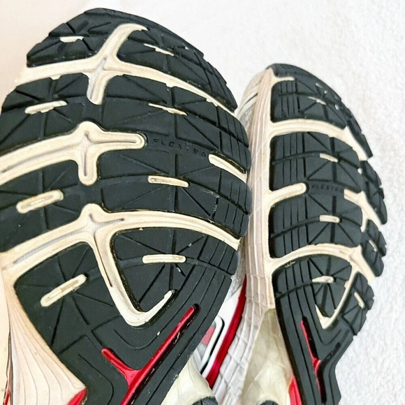 Brooks Revenna Men's White Red Running Shoe Sneaker Sz 9 / 42.5- 1101861D146 - Picture 9 of 13